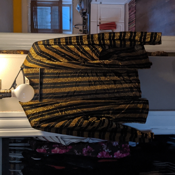 Gold and Black cardigan - Picture 3 of 6